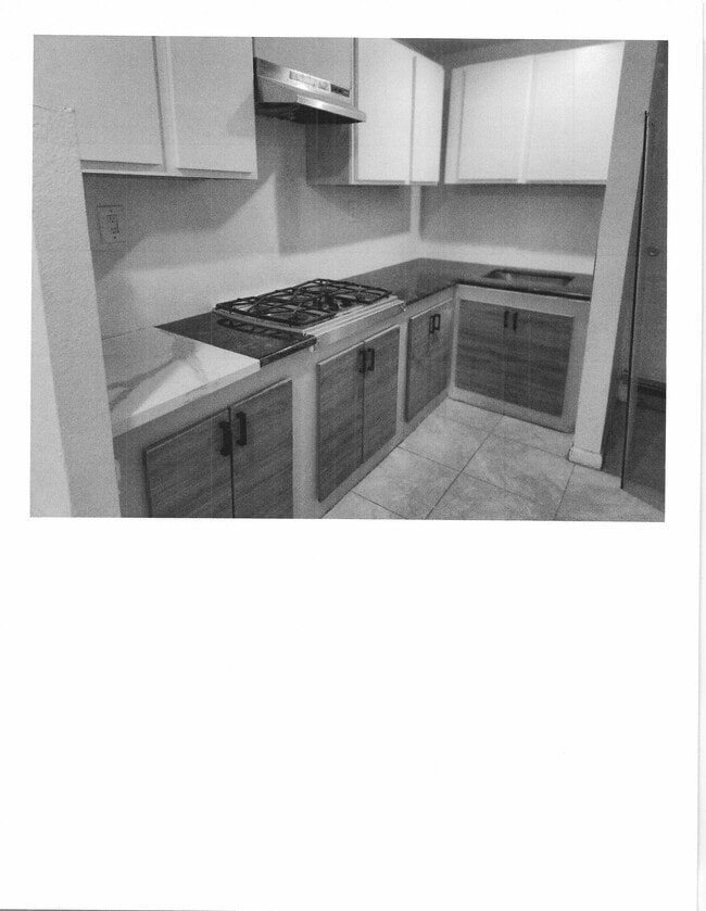 Photo - 703 N Fickett St Apartamentos