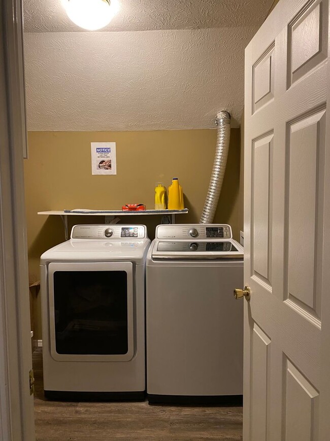 Photo - Great 2 BR 4 bathroom townhouse in Bloomin...