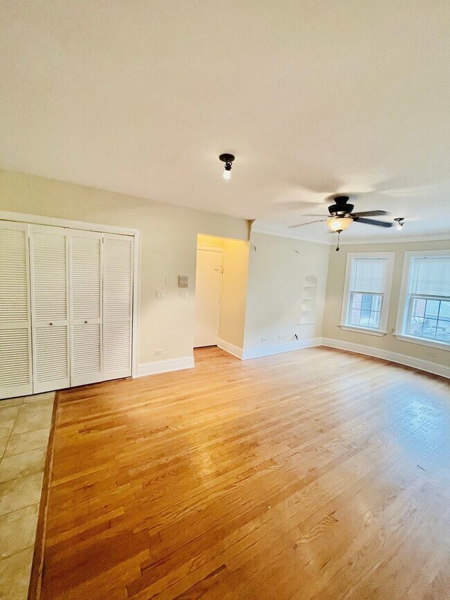 Photo - 2050 W Summerdale Ave Unidad 1C