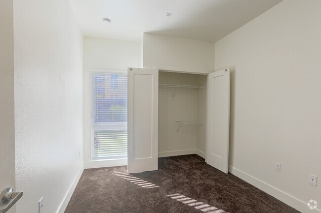 3BR, 2BA - 1130SF
