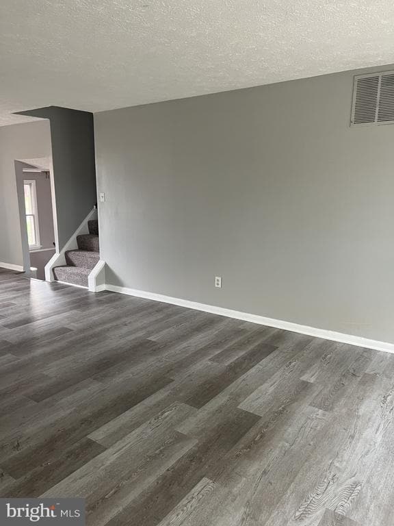 Photo - 620 Yankee Doodle Dr