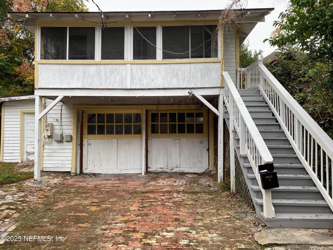 Building Photo - 2145 Oak St Unit B Rental