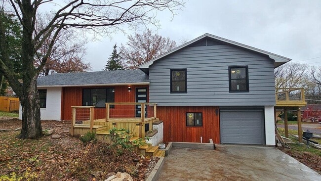 Building Photo - 2002 Woodlea Dr