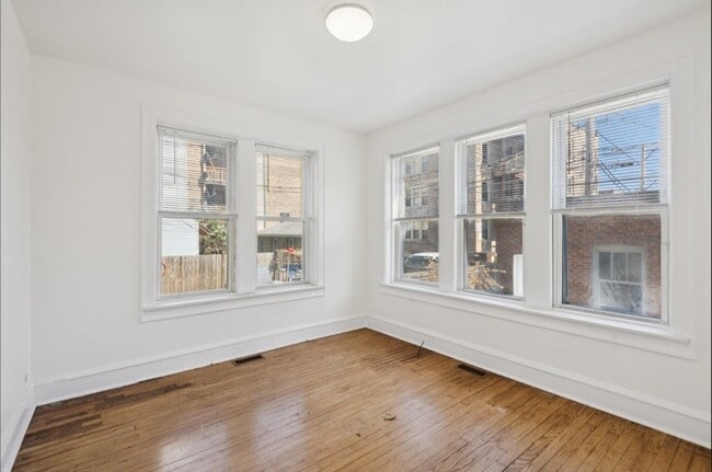 Photo - 2249 W Arthur Ave Unidad 1