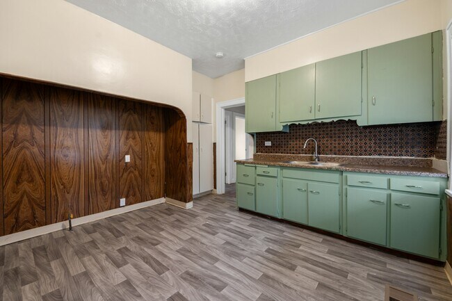 Photo - 874 Whitcomb Rd