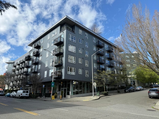 Building Photo - 3104 Western Ave Unit 606