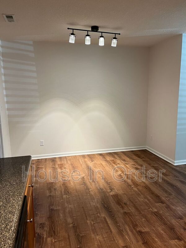 Photo - 1 English Ivy Rd