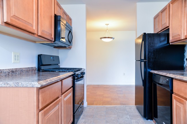 Building Photo - Americana Southdale Rental