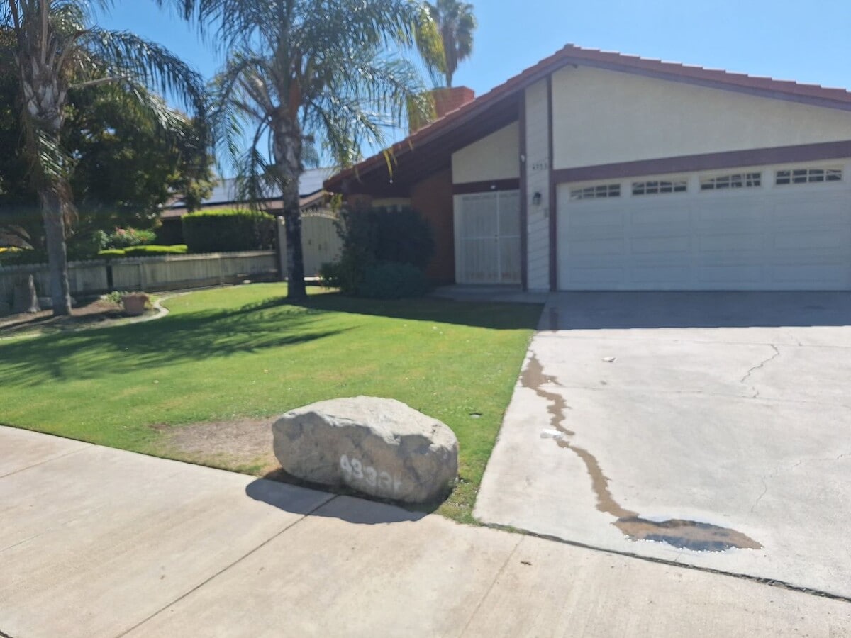 Southwest Bakersfield Home with Pool - Southwest Bakersfield Home with Pool