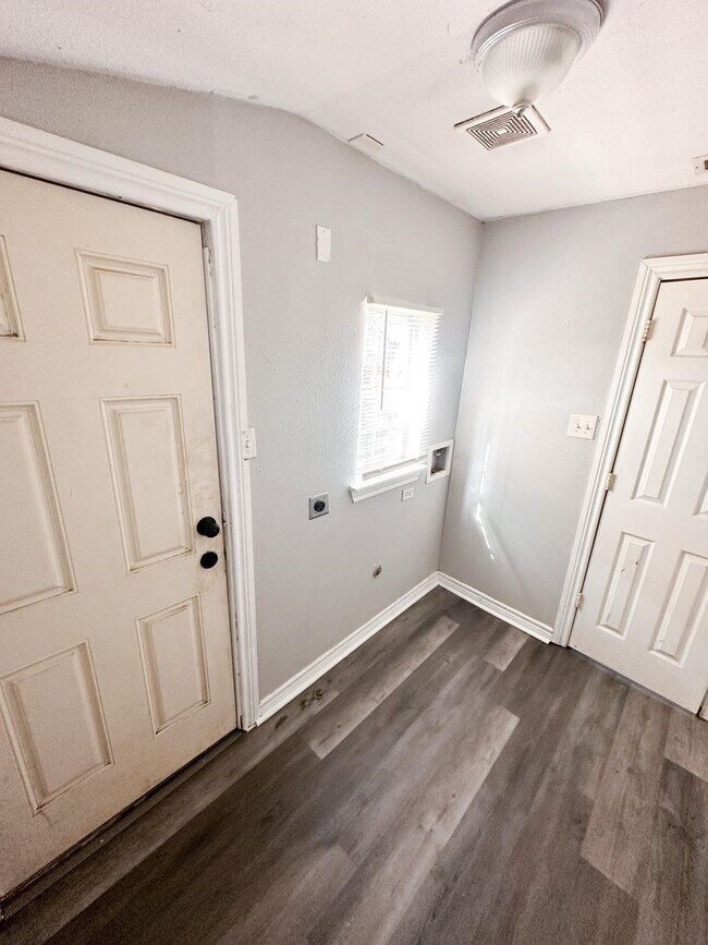 Photo - 2522 Rosalie St Unit B