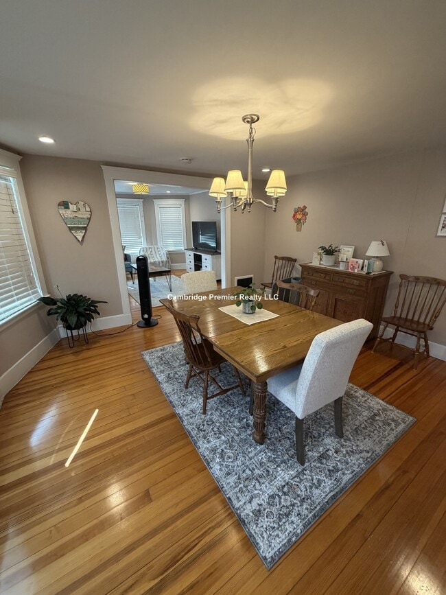 Building Photo - 538 Main St Unit 2