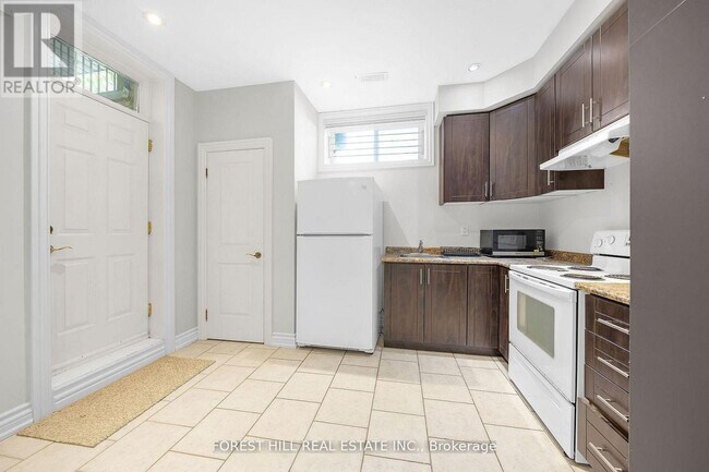 Photo - 106 Nipigon Ave