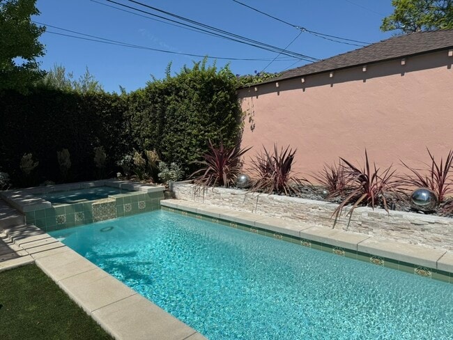 Photo - 8507 Croydon Ave