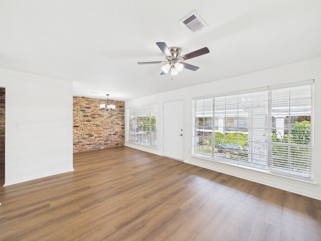 Building Photo - 5343 Richmond Ave Unit 21