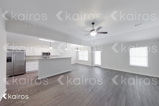 Photo - 820 Heather Dr