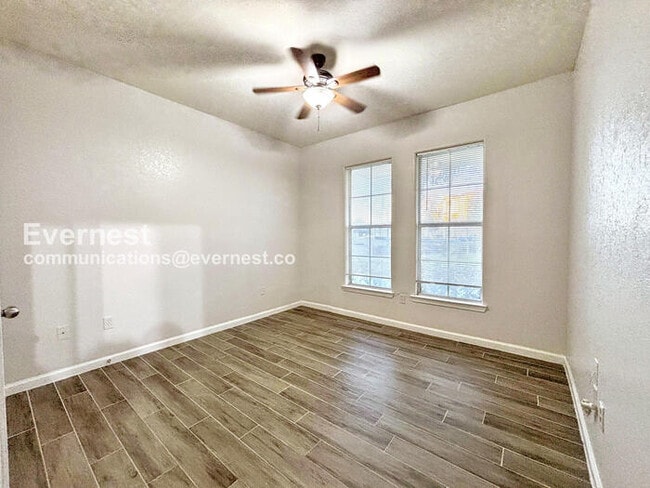 Photo - 8290 Gate Pkwy W Unit 117