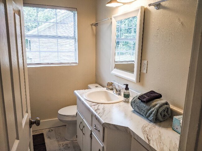 Photo - 1507 Dacron Dr