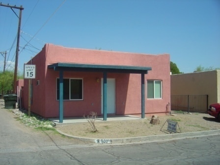 Building Photo - 2401 Unit 2