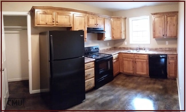 Photo - 2204 Hurst Ln