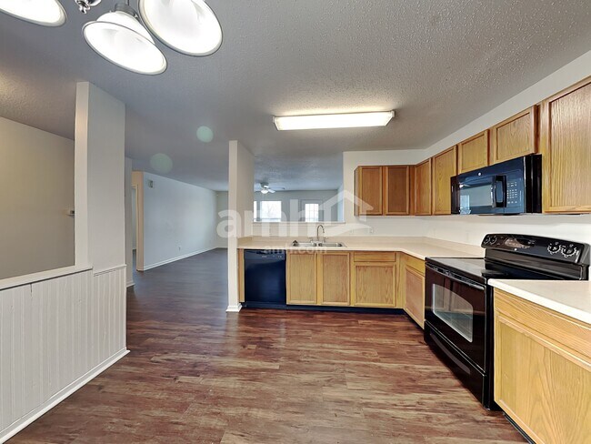 Photo - 527 Bourneside Dr