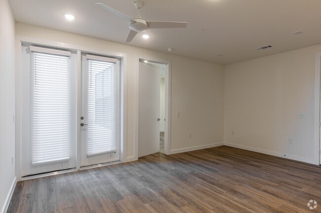 2BR, 2BA - 1,084SF - Living Room