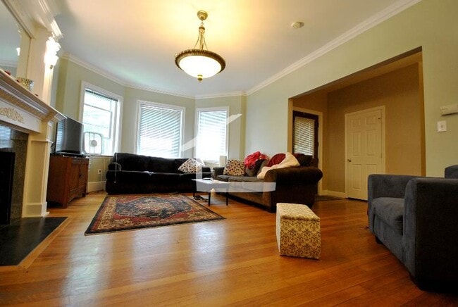 Photo - Awesome 3 bed 2 bath in Brookline...