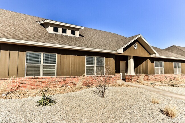 Building Photo - Beautiful Town Home