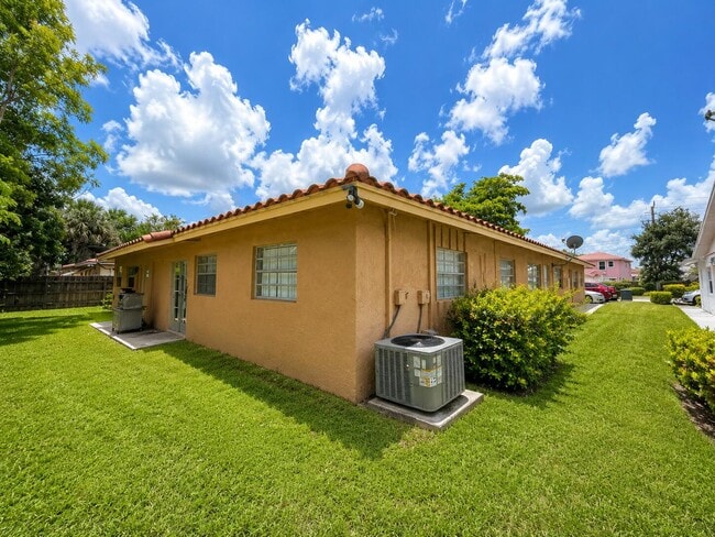 Photo - 4125 Woodside Dr Unit 4