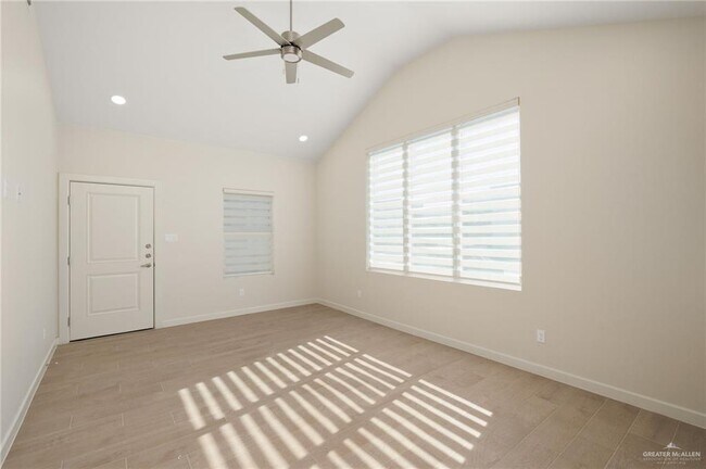 10 Mary Ln Unit 4