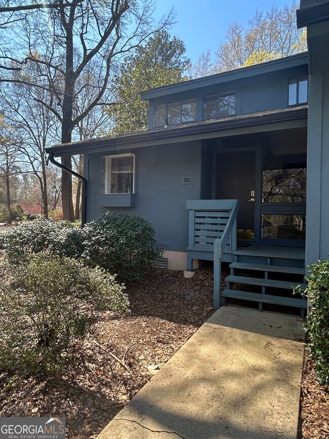 Photo - 180 Woodstone Dr