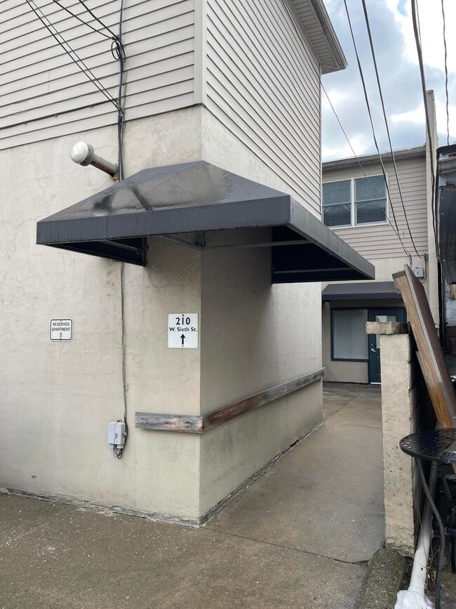 Photo - 210 W 6th St