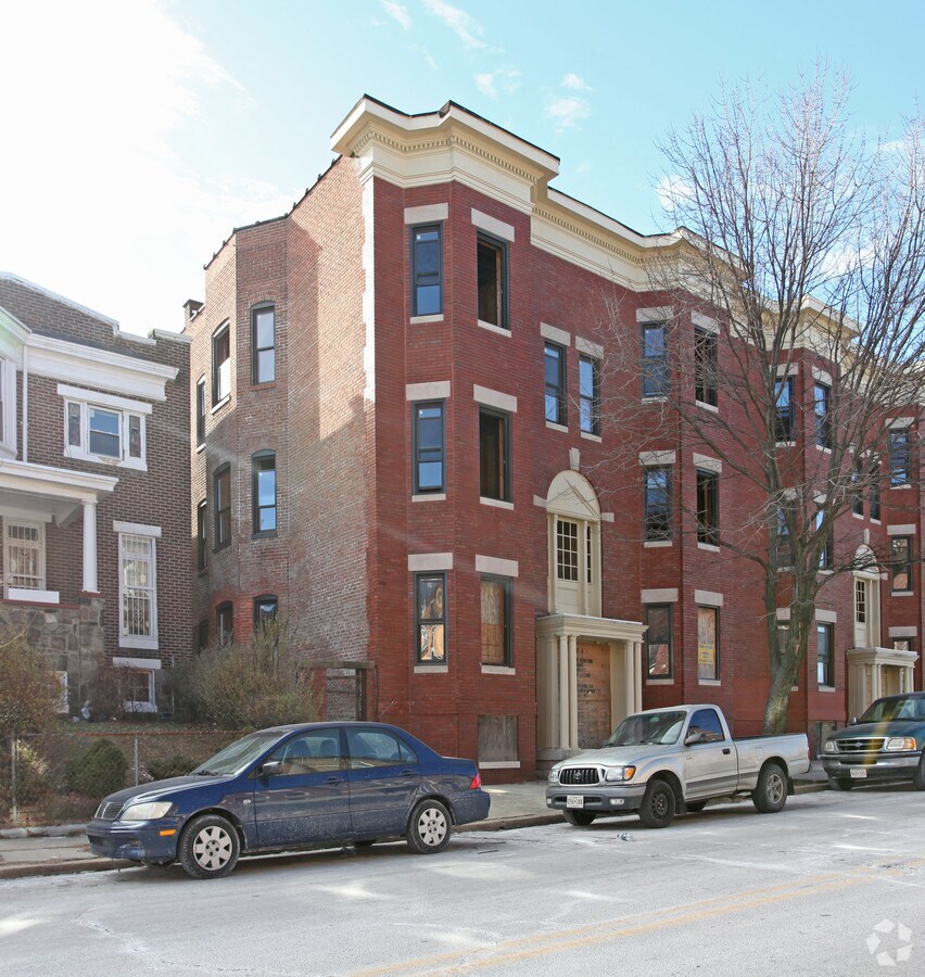Primary Photo - 841-847 Whitelock St Apartments