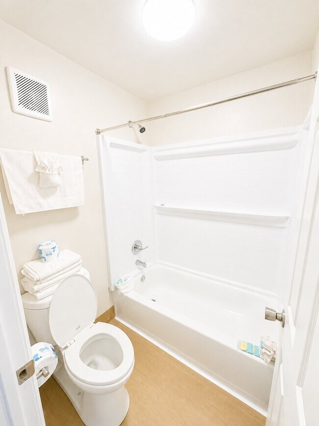 Photo - 44199 US-27 Unit Deluxe Double Studio Apt