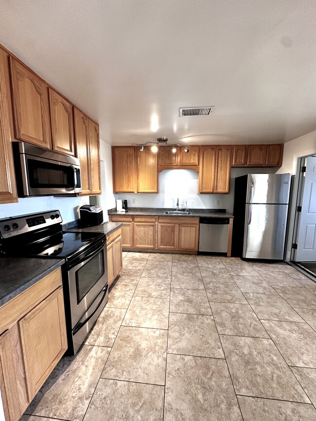 Photo - 1351 W 10th St