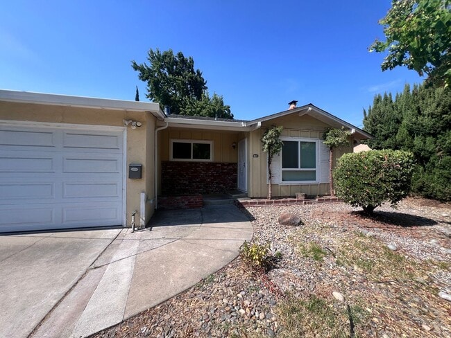 Building Photo - 40251 Laiolo Rd