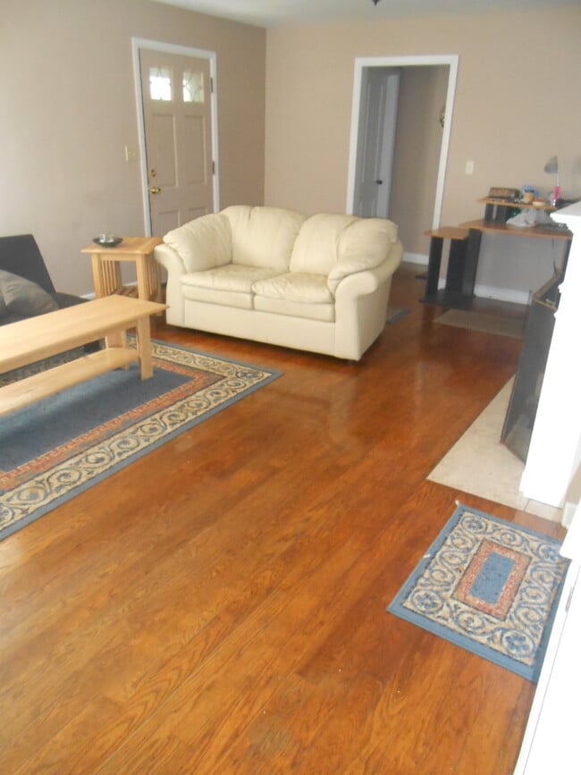 Photo - 3 Bedroom, 1 Bathroom Home in Third Ward with Large Yard, Garage, & Central Air