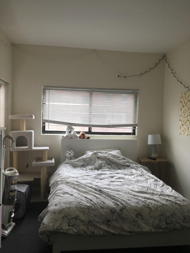 608 Columbus Ave Unidad 2R,