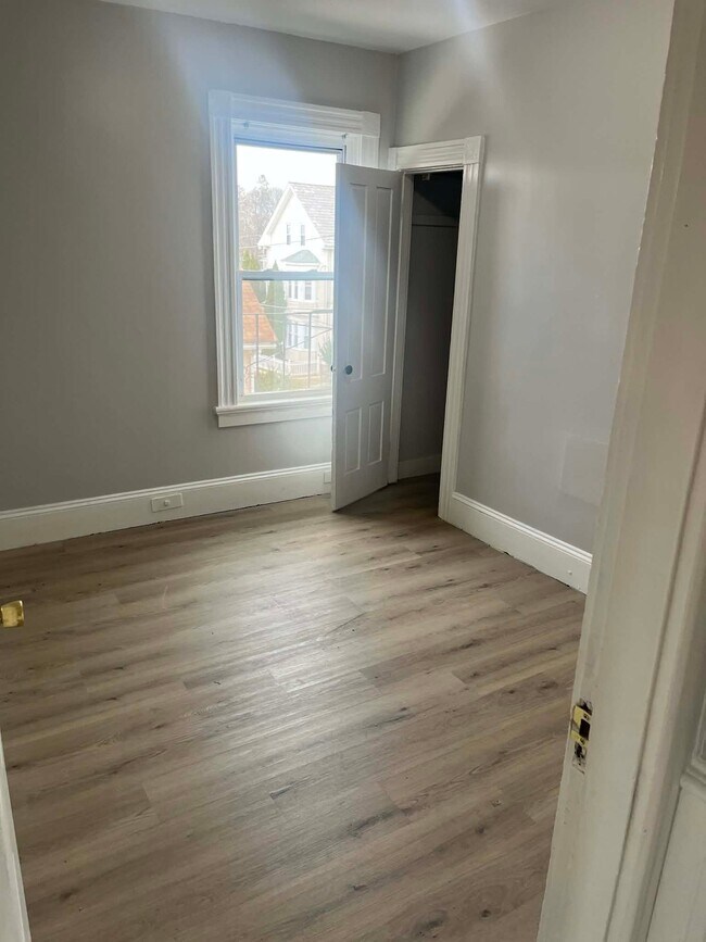61 Wilson Ave Unit 2 2nd floor