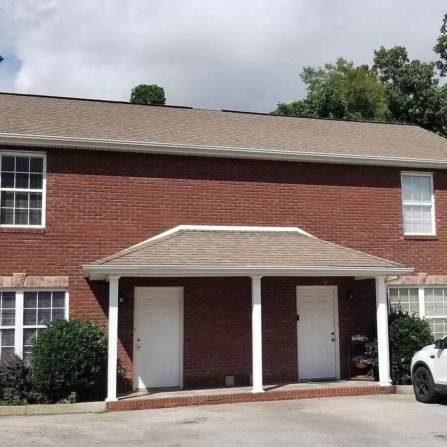 Photo - 109 Lansdowne Dr Townhome