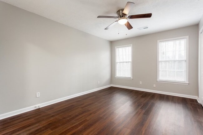 Photo - 611 Osborne Ct