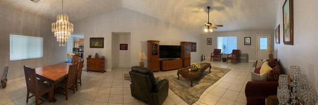 Building Photo - Large Family Home