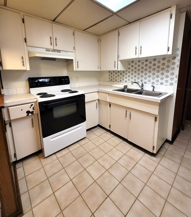 Photo - 6004 Edward St