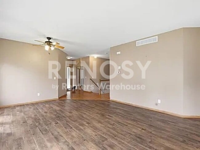 Photo - 6452 MacLaren Ave NE