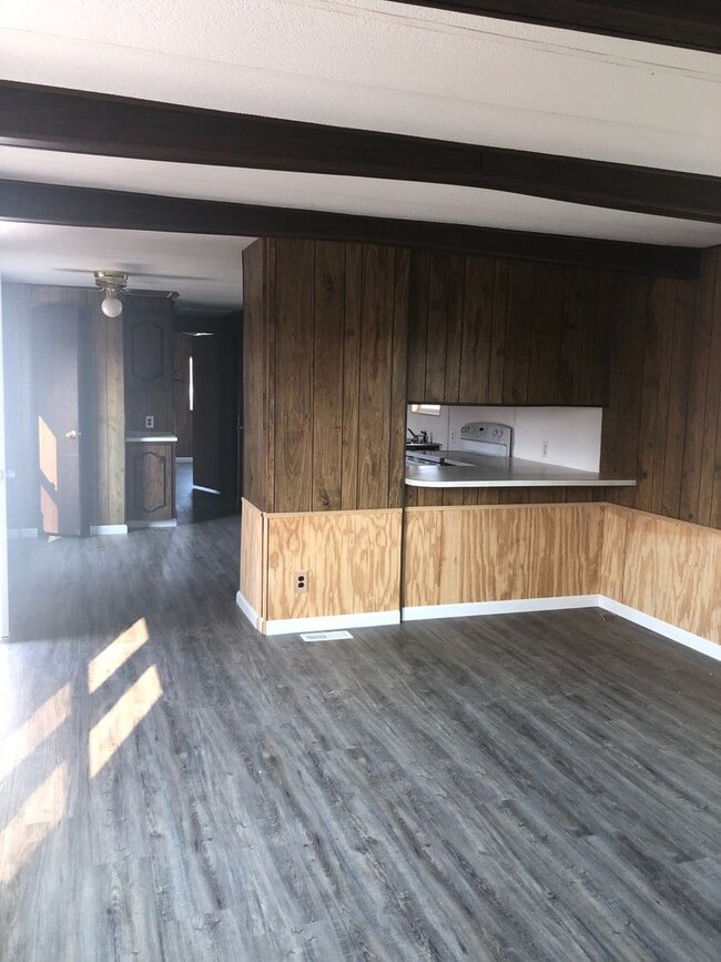 Photo - 307 J Waldo Way