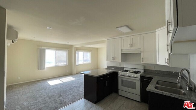 Photo - 545 S Manhattan Pl Unidad 9