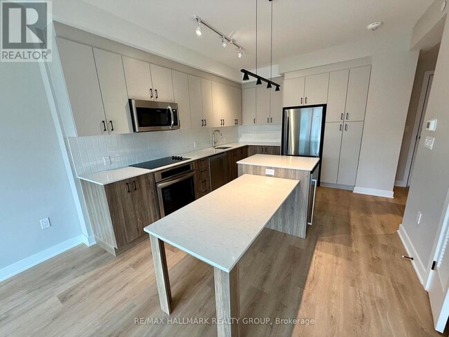 Photo - 275 Carling Ave Unit 605