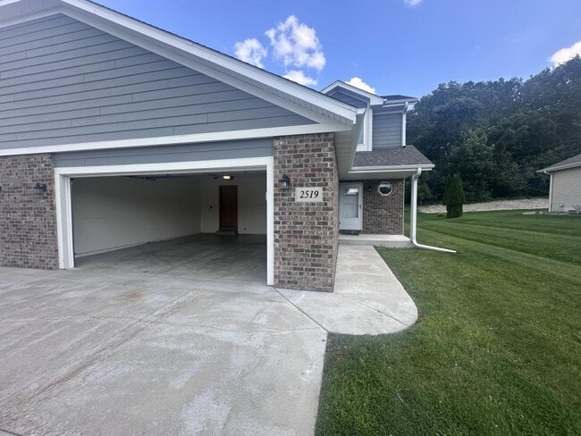 Photo - 2519 Parkfield Dr