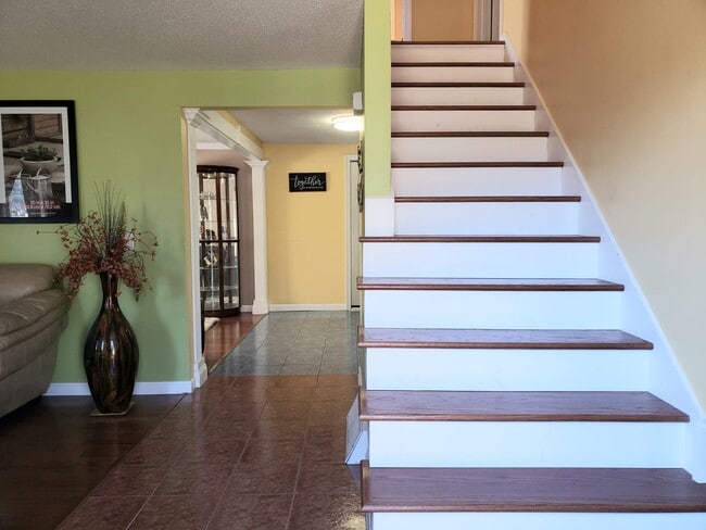 Photo - 51 Macdonald Dr