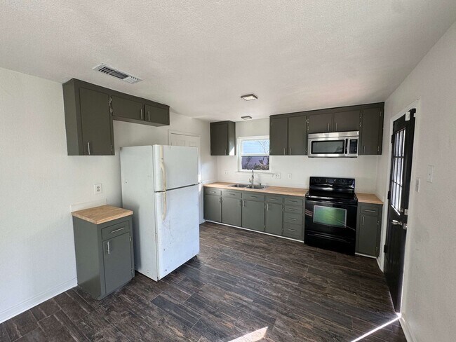 Photo - Spacious and recently remodeled 3 bedroom, 2 bathroom home located in a quiet neighborhood in Cop...
