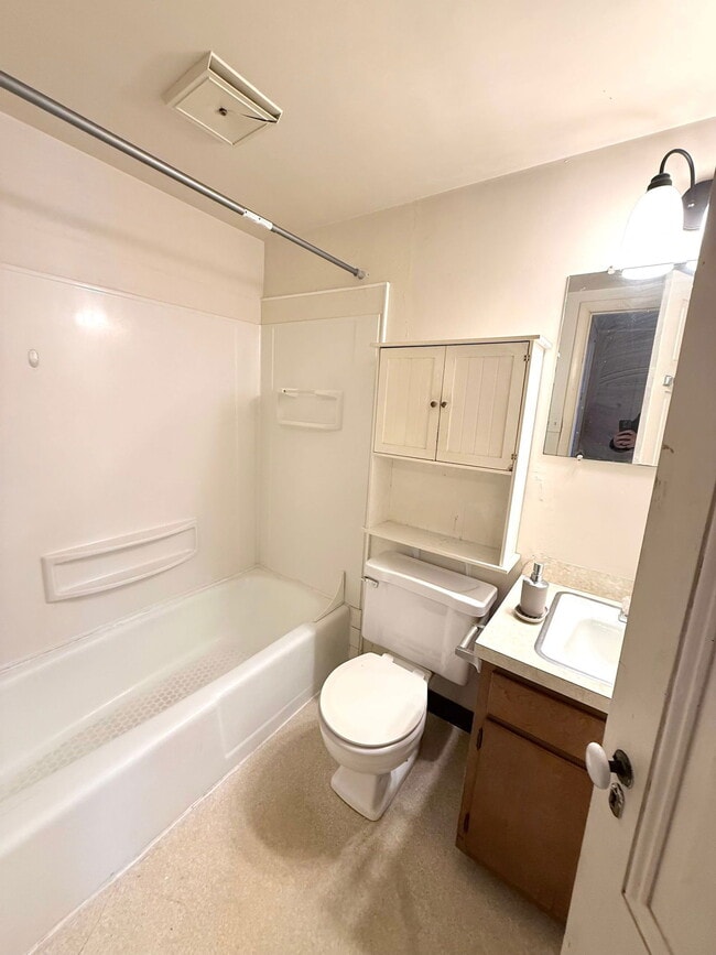 Photo - 463 Walnut St Unit 1